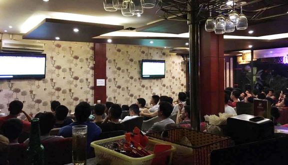 New Moon Cafe & Karaoke