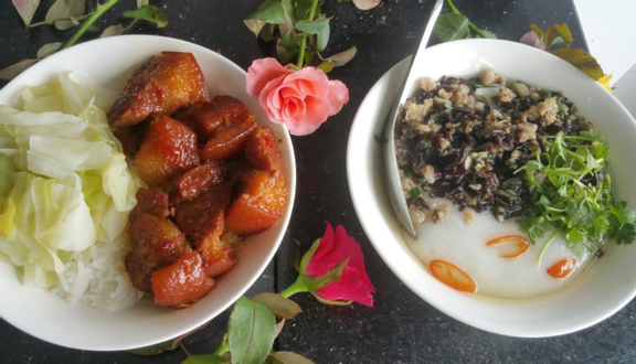 Cơm gà ram ngũ vị