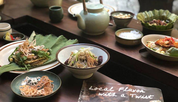 Gỏi Ngó Sen, Lá Cóc Và Lườn Gà Nướng
