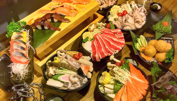 Cơm Cuộn Phủ Cá Hồi Nướng Tái Trứng Cua Đỏ Mix Tempura Nhỏ