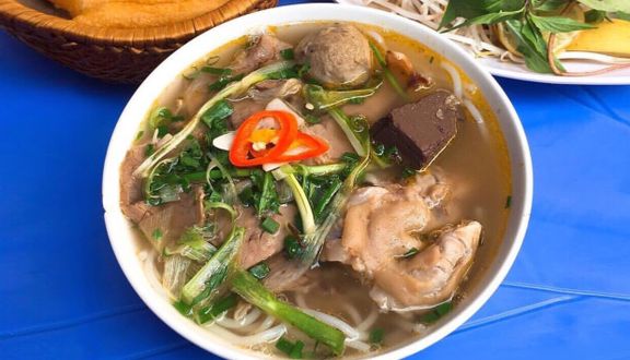 Bánh tráng cuốn thịt heo quay