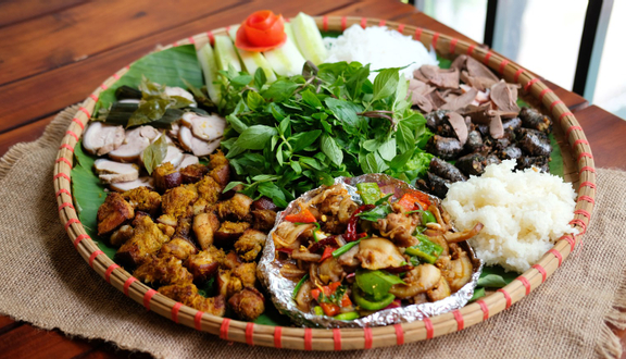 Mâm Quán - Cá Sông Đà, Lợn Mường & Gà Bản