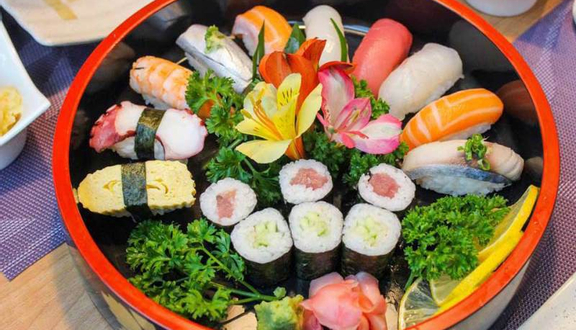 Cơm Thịt Gà Sốt Trứng Kèm Salad