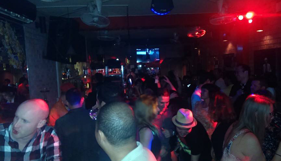 Local Bar - Tạ Hiện