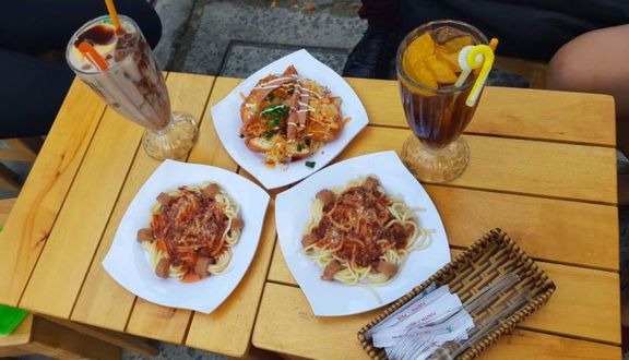 Com bo:xôi chiên 6 miếng, gà chiên,dưa chuột