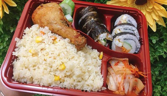 Cơm Gà xiên que kèm Trứng Ốp