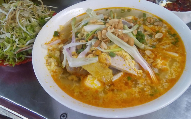Mì quảng chả